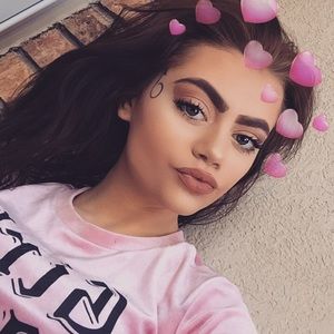 Meet your Posher, Caitlin